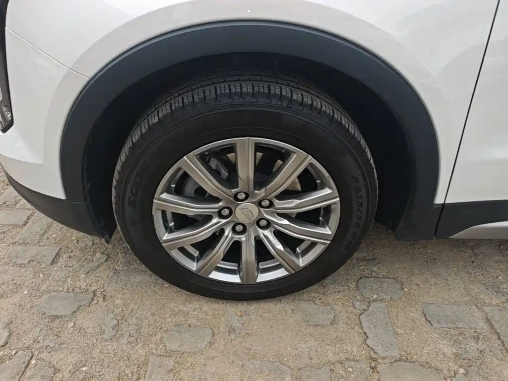 Cadillac XT4 — фото 23