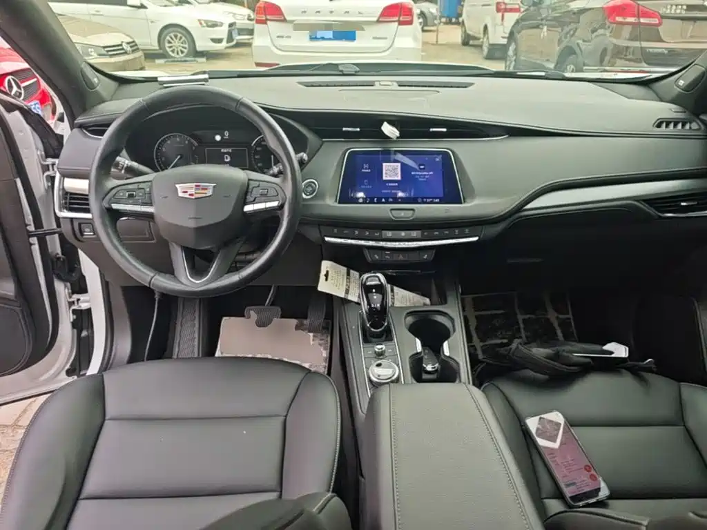 Cadillac XT4 — фото 10