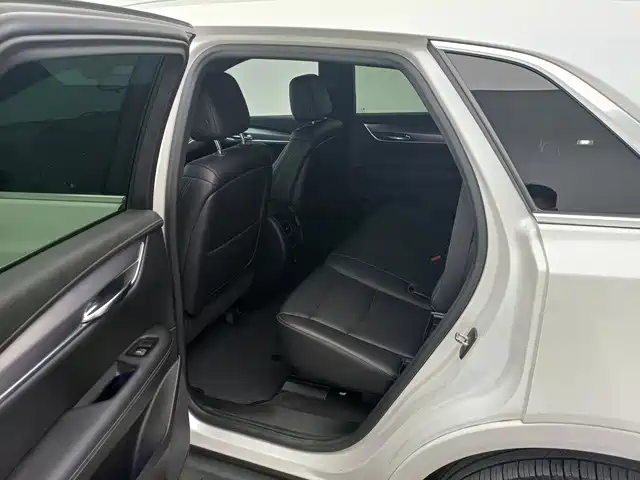 Cadillac XT5 — фото 13