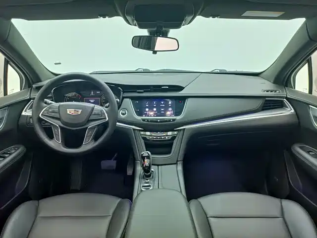Cadillac XT5 — фото 8