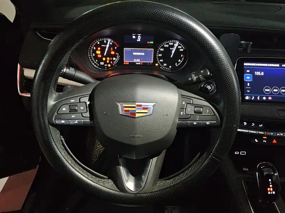Cadillac XT4 — фото 15