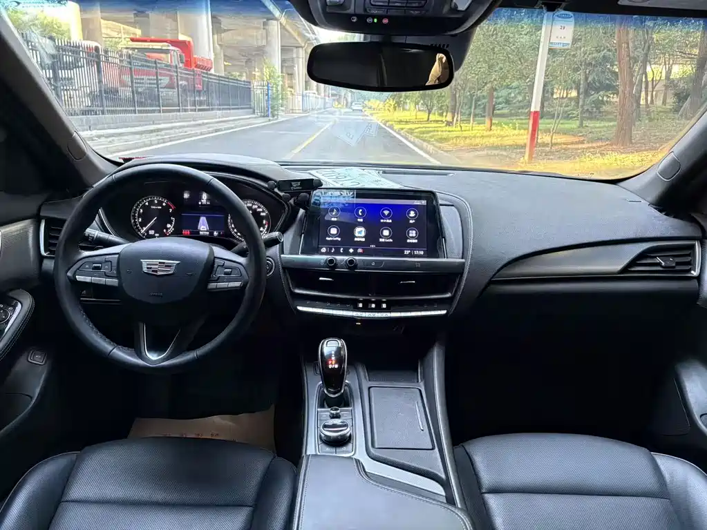 Cadillac CT5 — фото 7