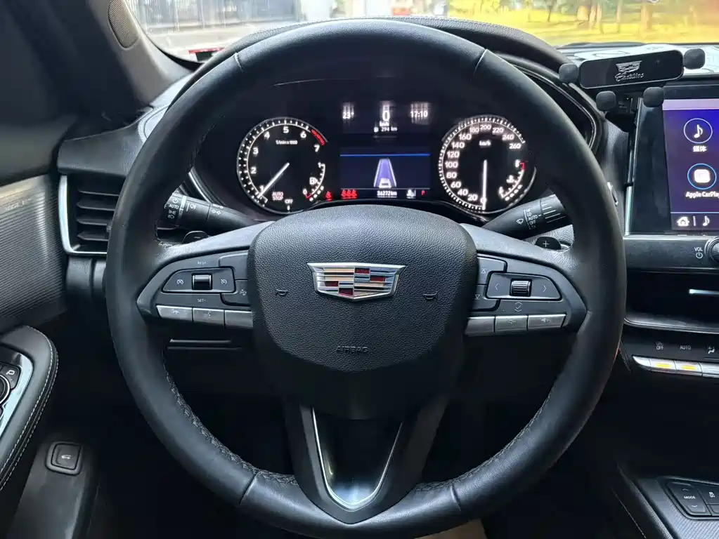 Cadillac CT5 — фото 8