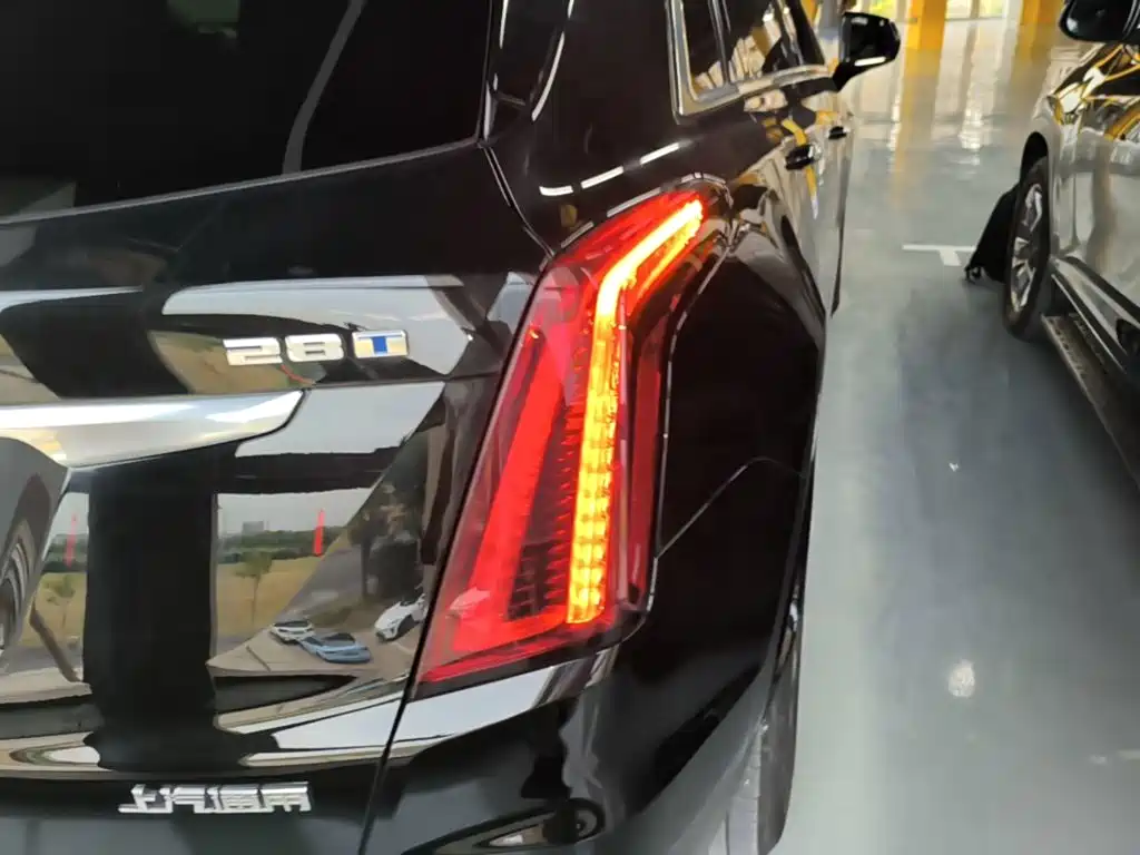 Cadillac XT5 — фото 8