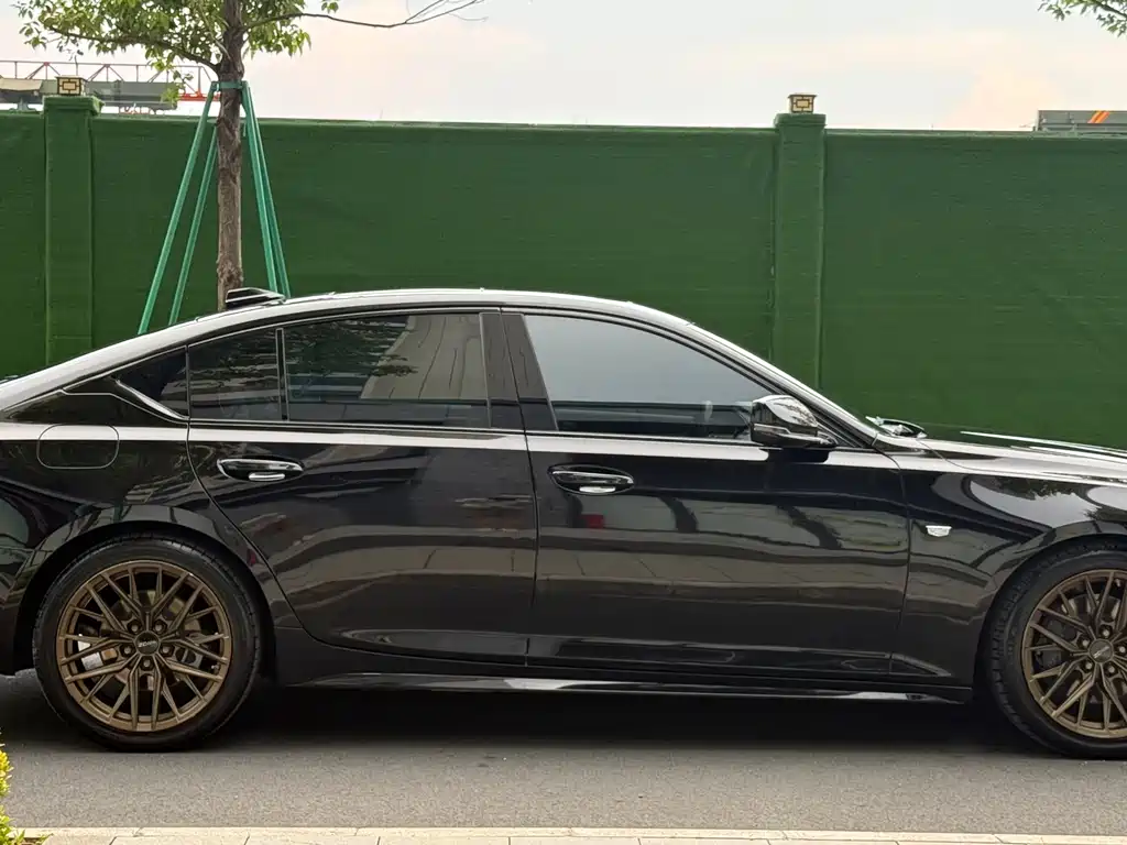 Cadillac CT5 — фото 4