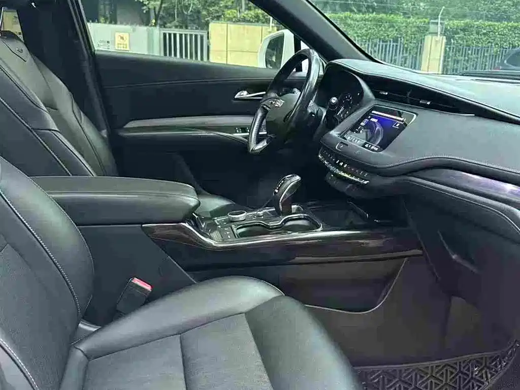Cadillac XT4 — фото 8