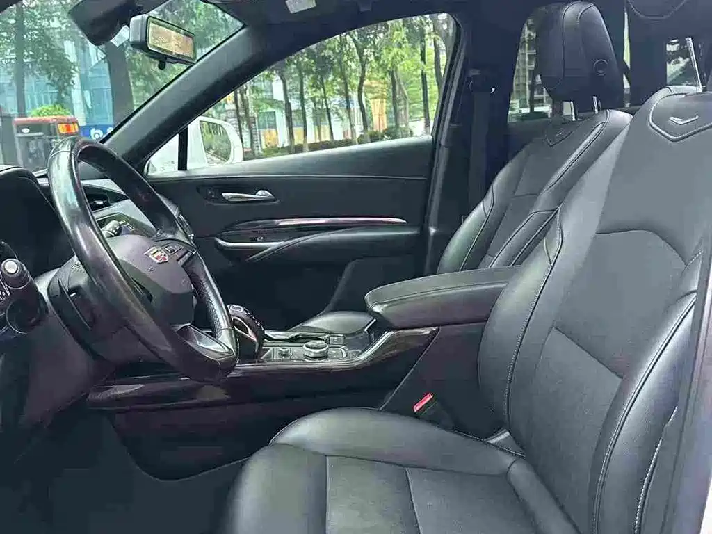 Cadillac XT4 — фото 9