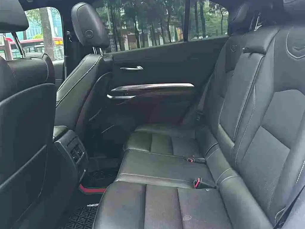 Cadillac XT4 — фото 10