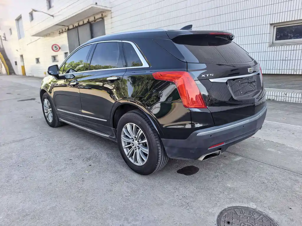 Cadillac XT5 — фото 8
