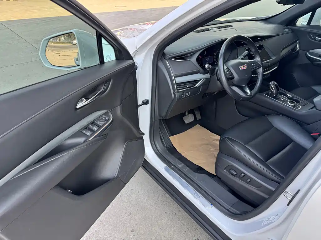 Cadillac XT4 — фото 2