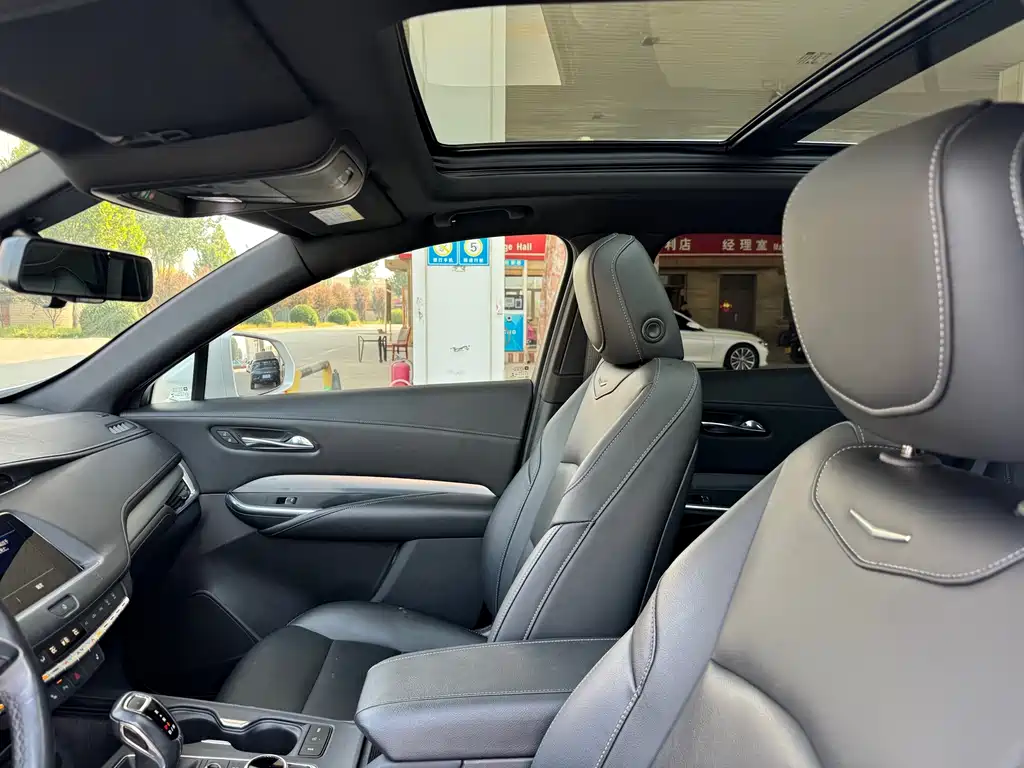 Cadillac XT4 — фото 7