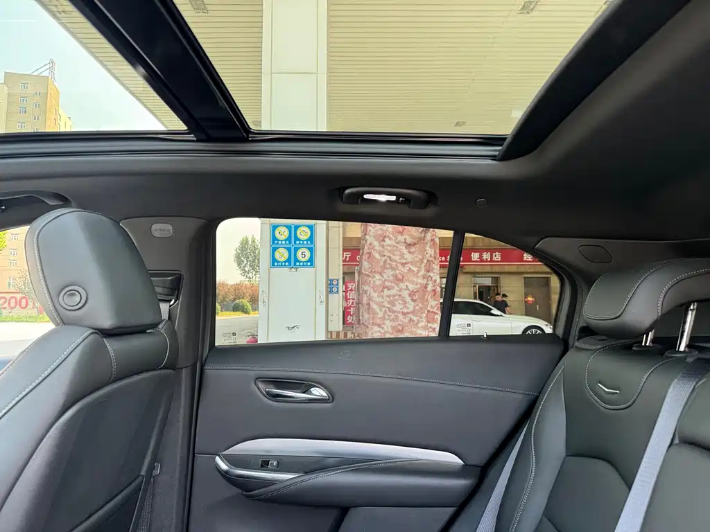 Cadillac XT4 — фото 8