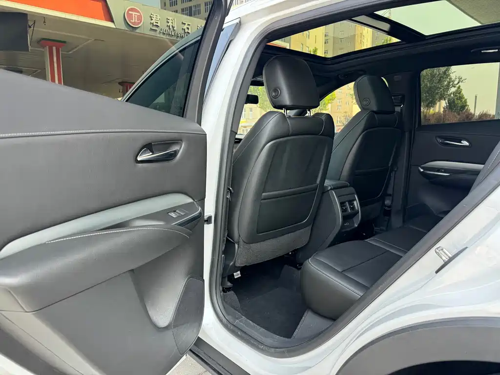 Cadillac XT4 — фото 10