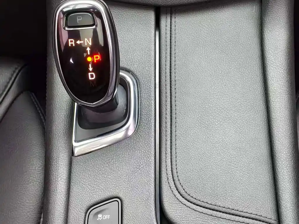 Cadillac XT5 — фото 11