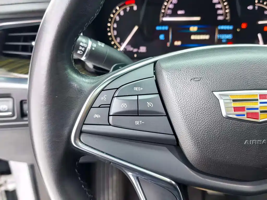 Cadillac XT5 — фото 14
