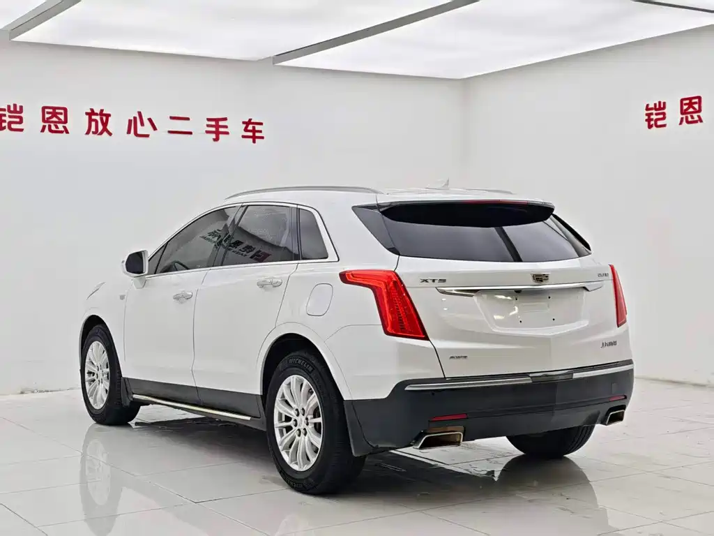 Cadillac XT5 — фото 18