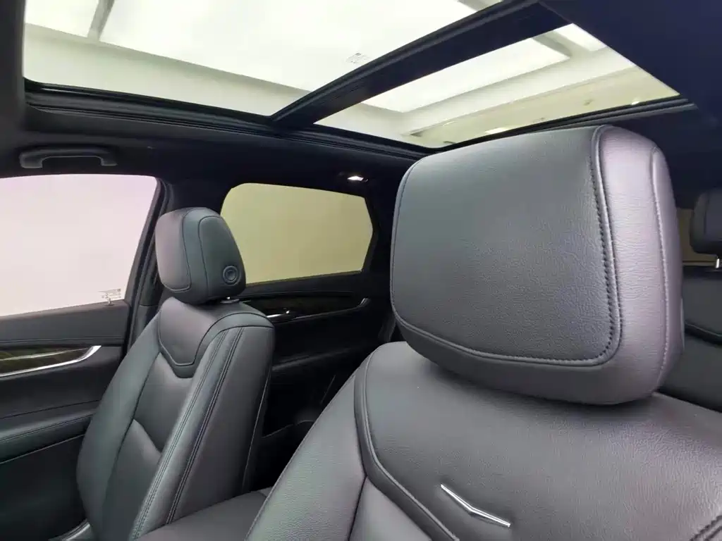 Cadillac XT5 — фото 6