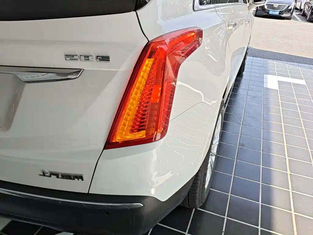 Cadillac XT5 — фото 8