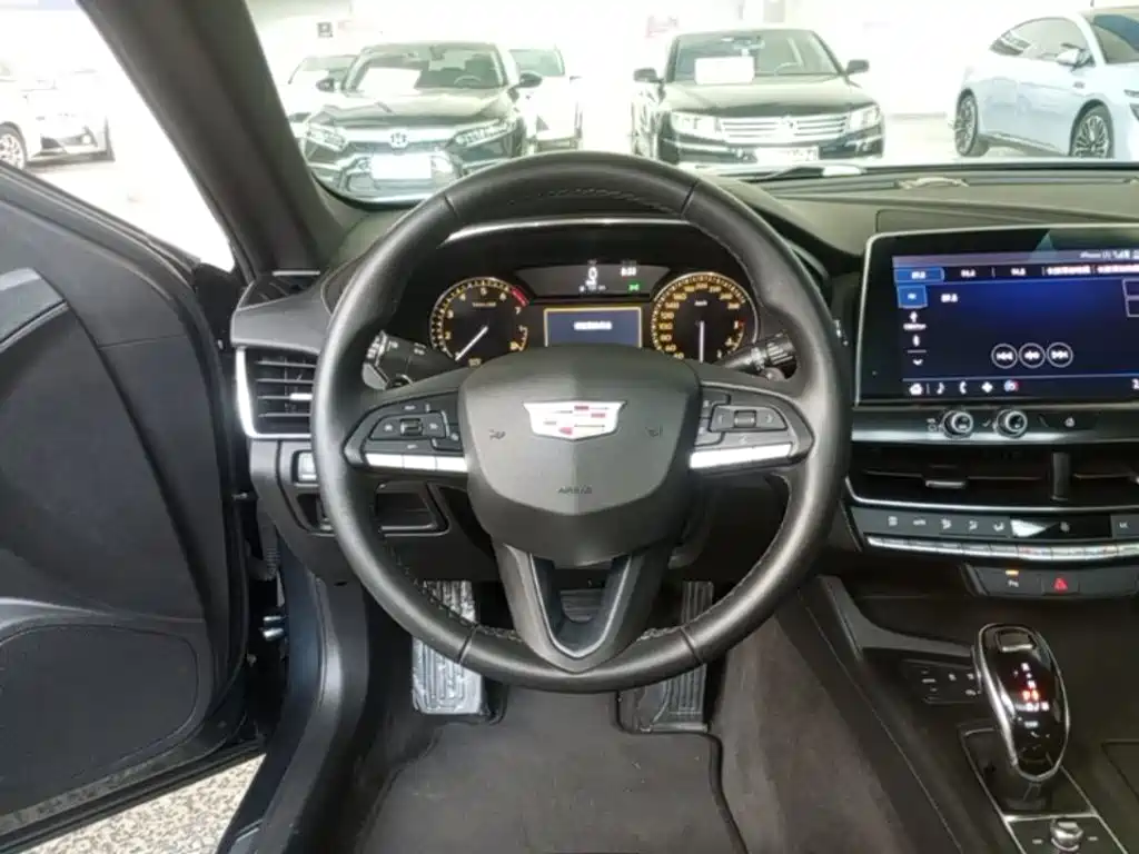 Cadillac CT5 — фото 11