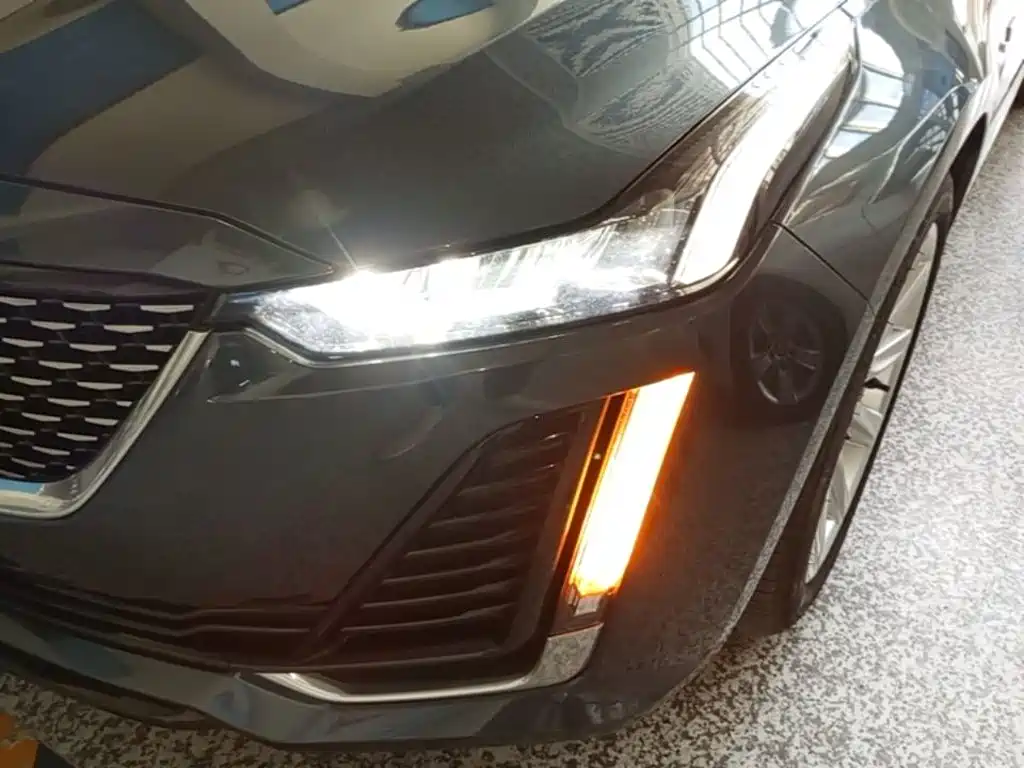 Cadillac CT5 — фото 24