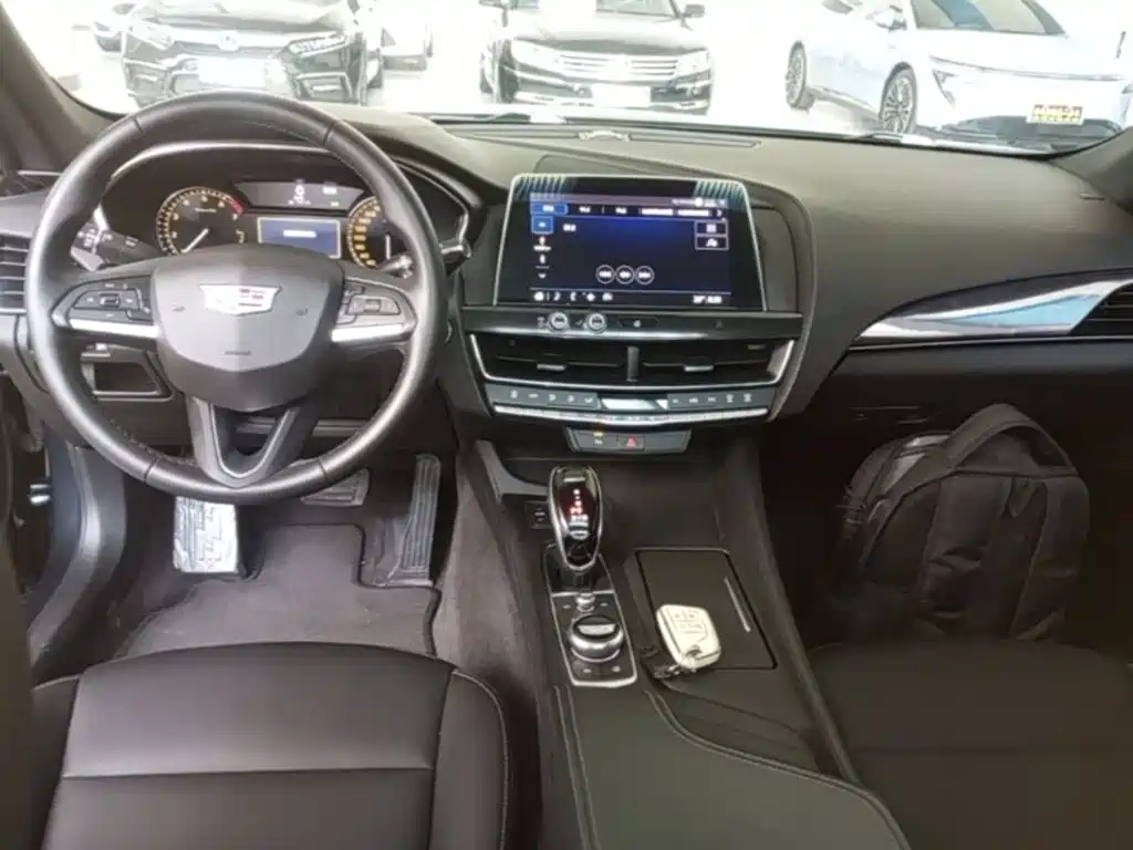 Cadillac CT5 — фото 10