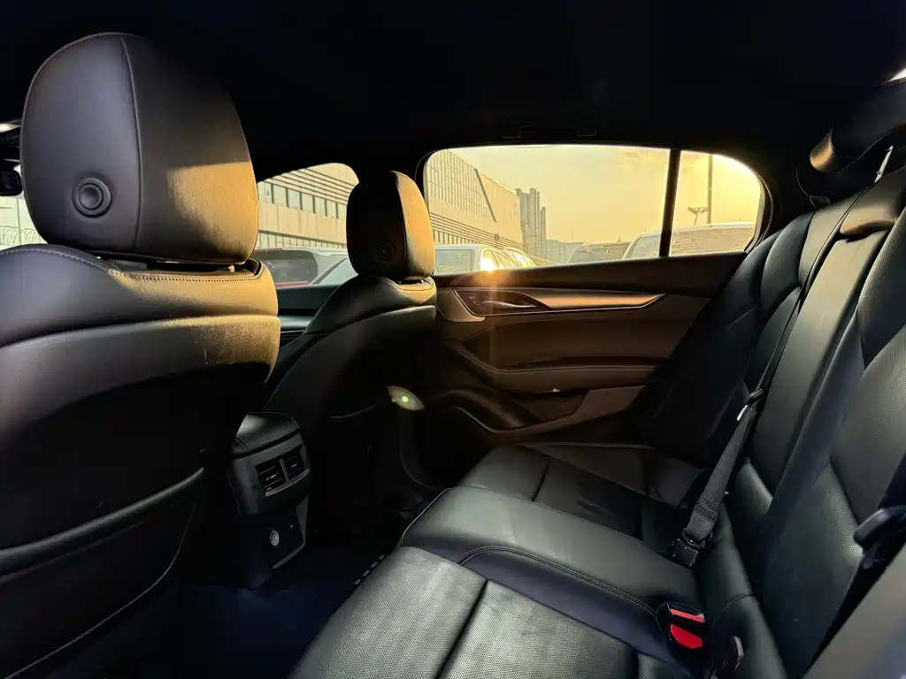Cadillac CT5 — фото 5