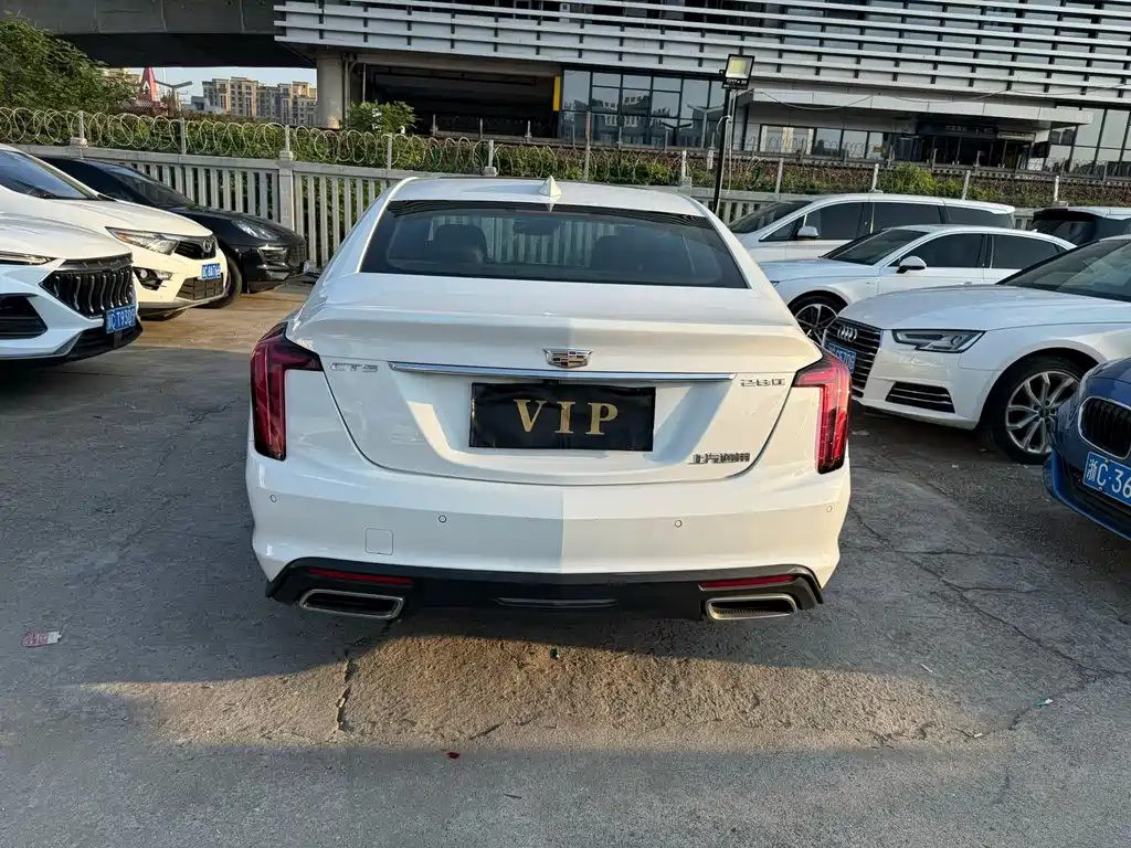 Cadillac CT5 — фото 7
