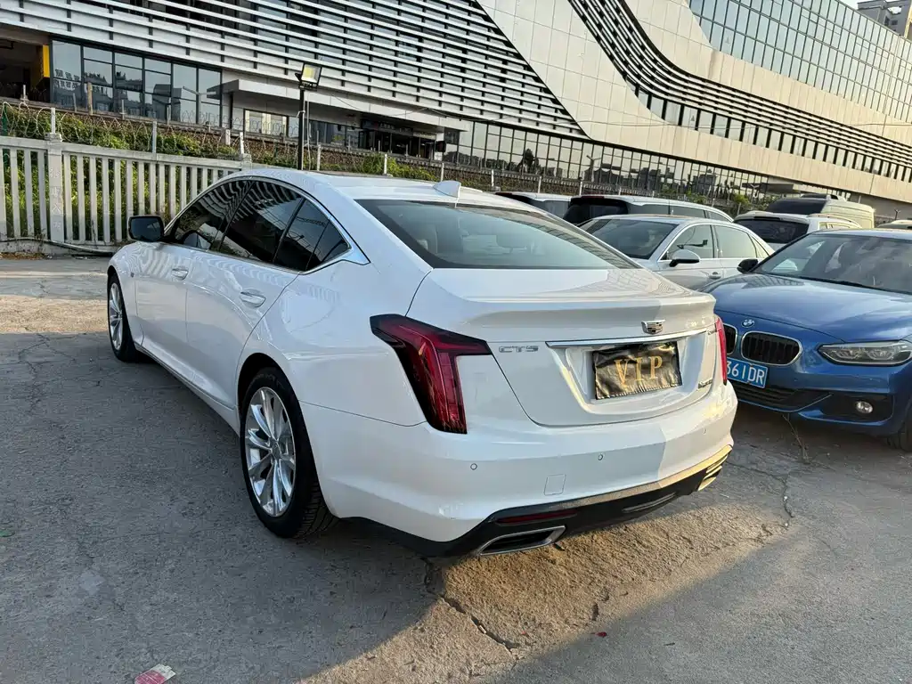 Cadillac CT5 — фото 8