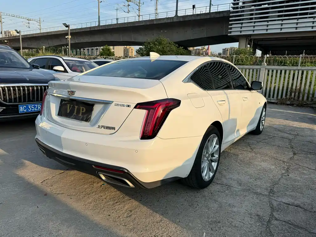 Cadillac CT5 — фото 9