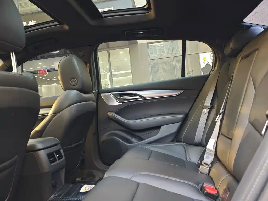 Cadillac CT5 — фото 5