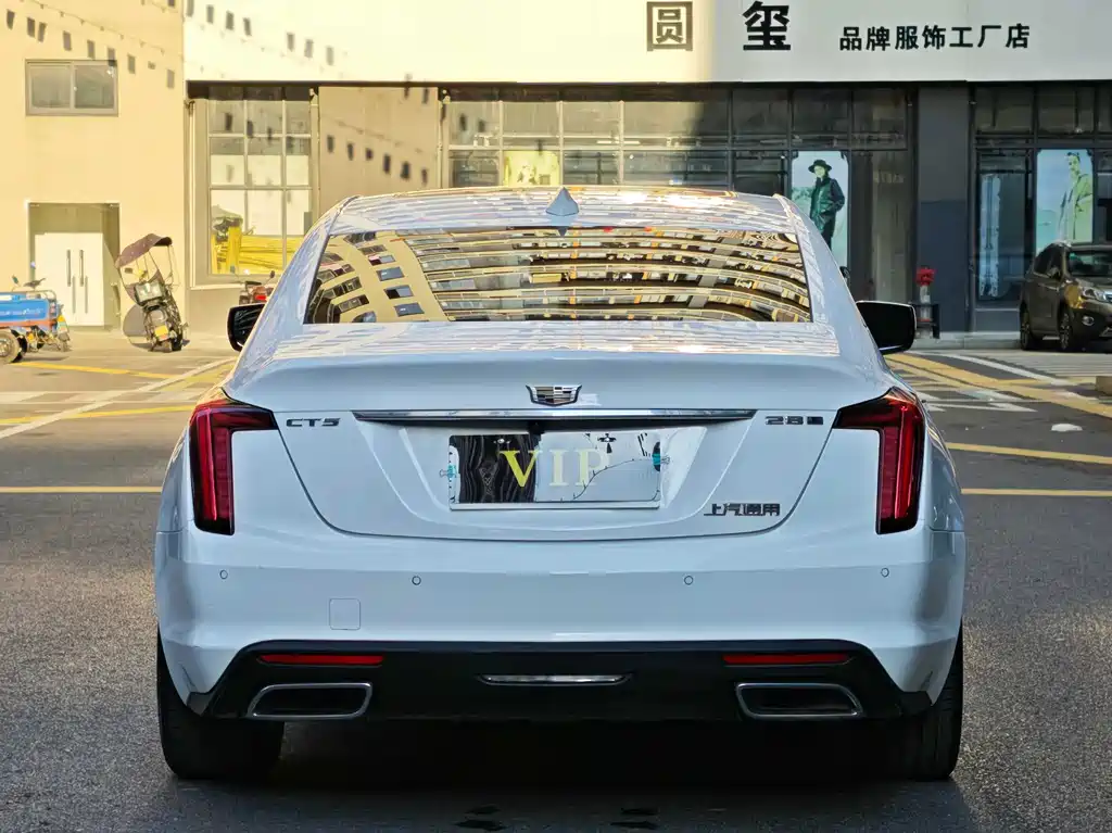 Cadillac CT5 — фото 8