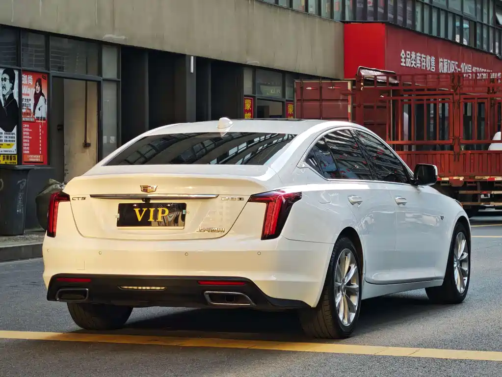Cadillac CT5 — фото 9