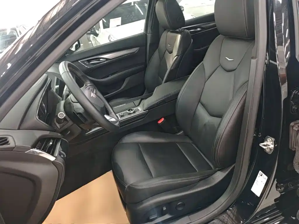 Cadillac CT5 — фото 15