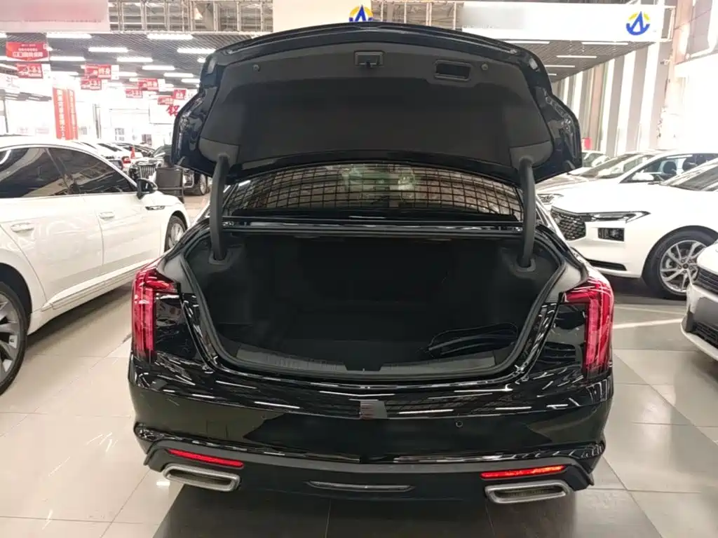 Cadillac CT5 — фото 19