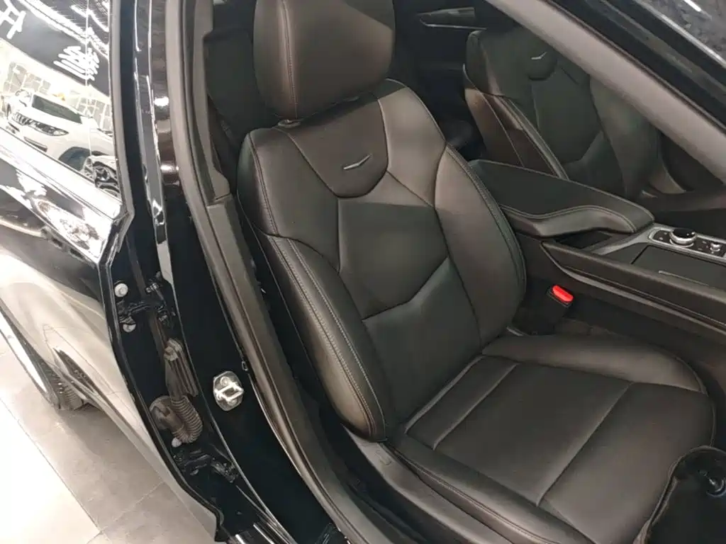 Cadillac CT5 — фото 25
