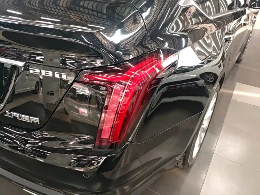 Cadillac CT5 — фото 8