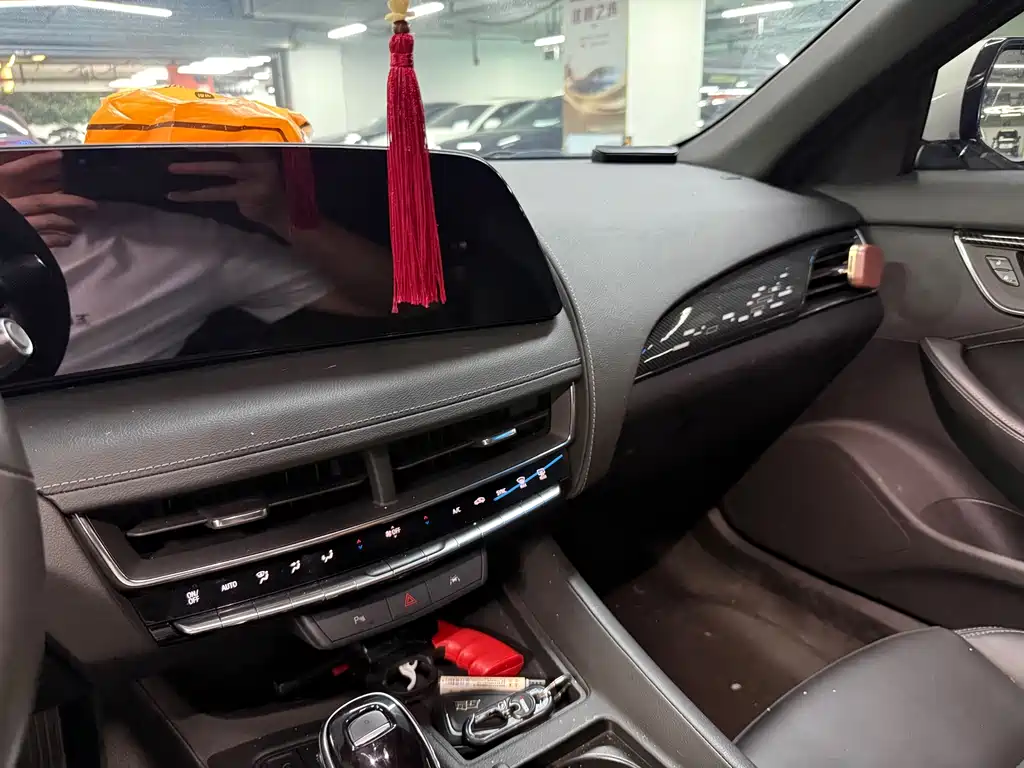 Cadillac CT5 — фото 6