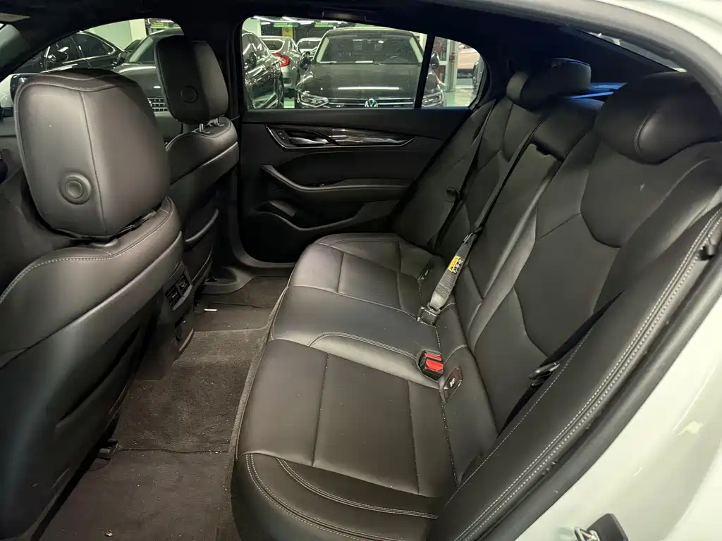 Cadillac CT5 — фото 9