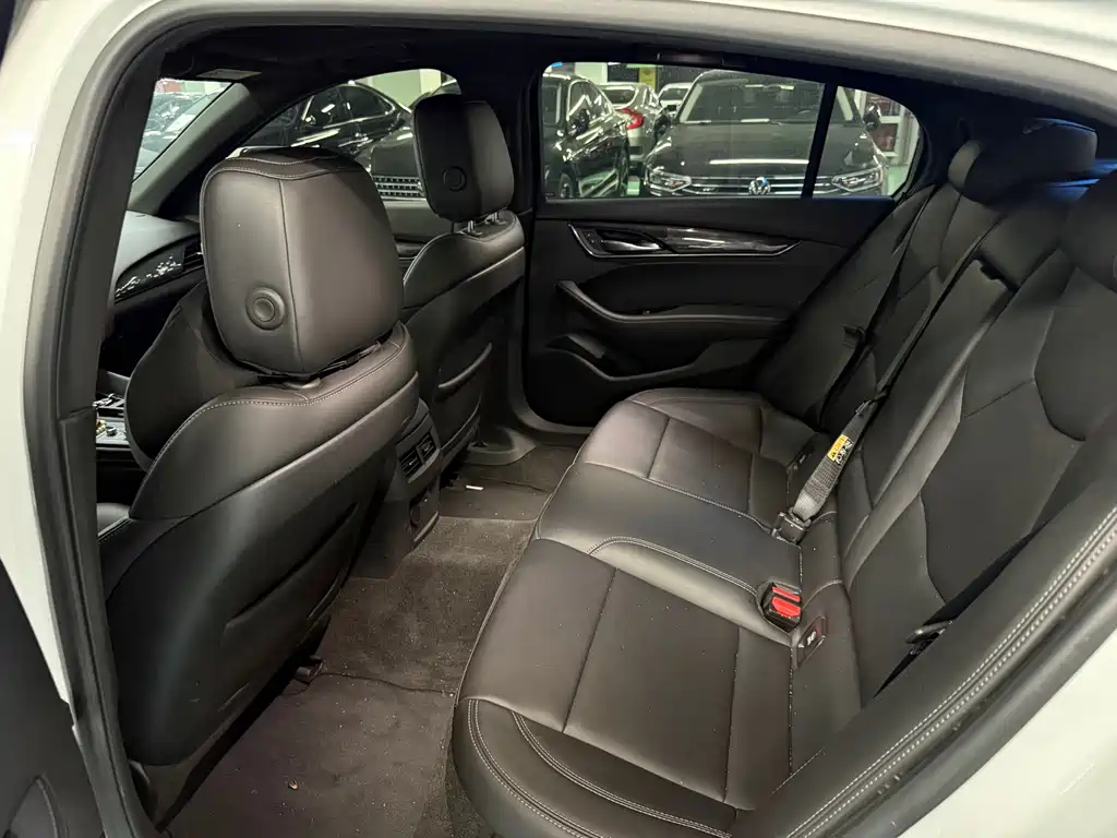 Cadillac CT5 — фото 10
