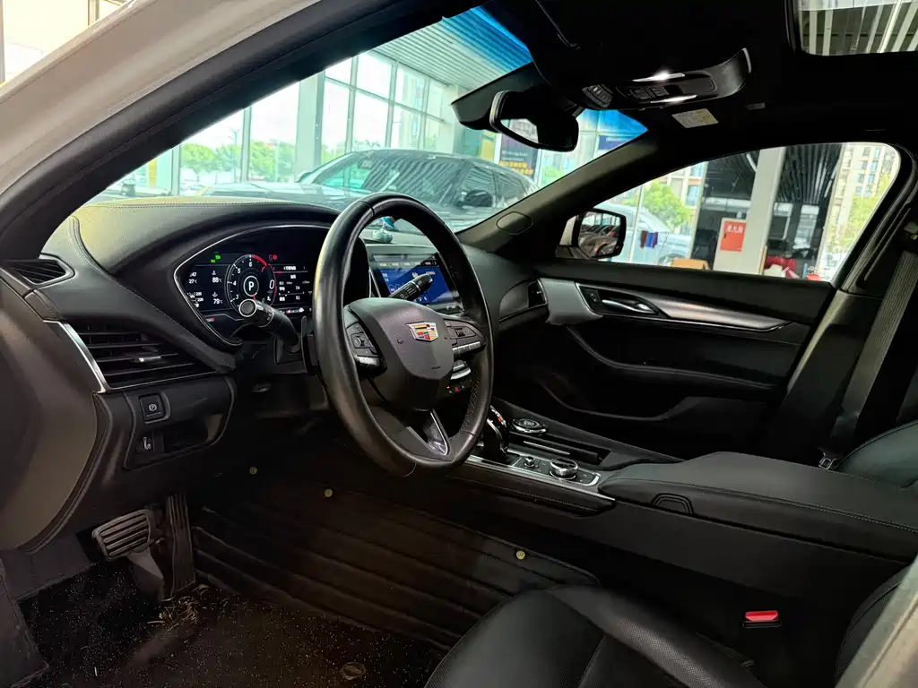 Cadillac CT5 — фото 8