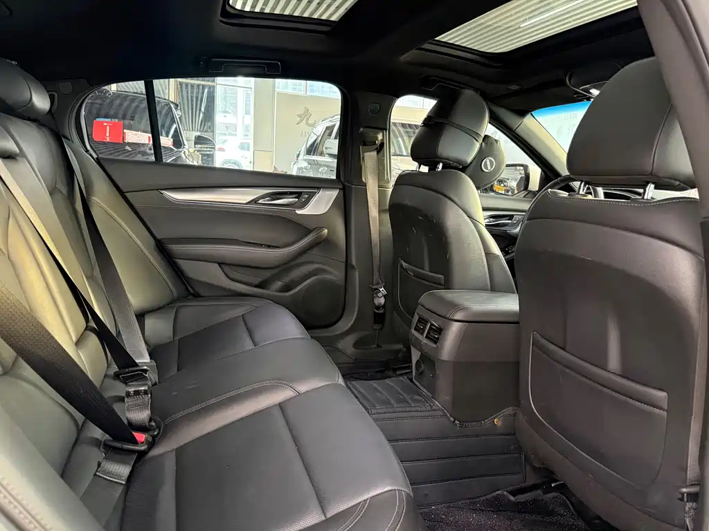 Cadillac CT5 — фото 9