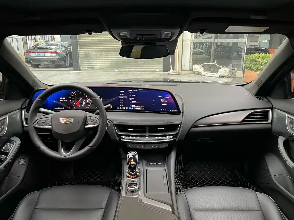 Cadillac CT5 — фото 7