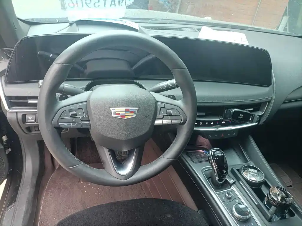 Cadillac CT5 — фото 8