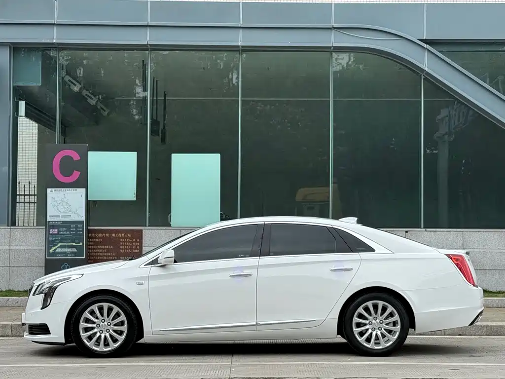 Cadillac XTS — фото 3