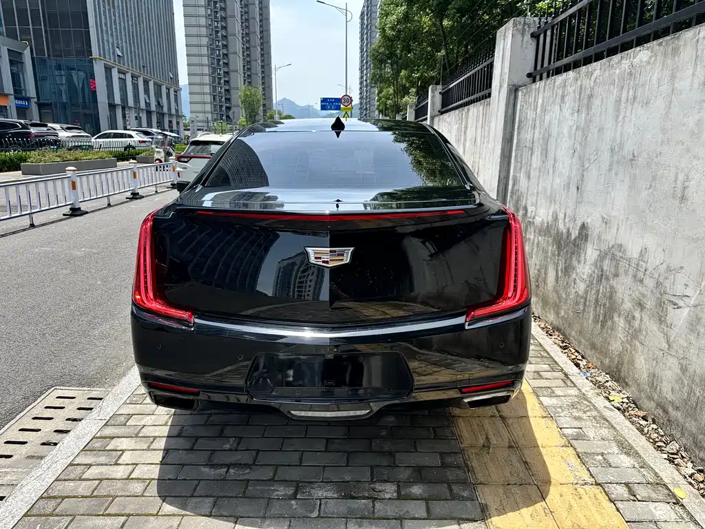 Cadillac XTS — фото 8
