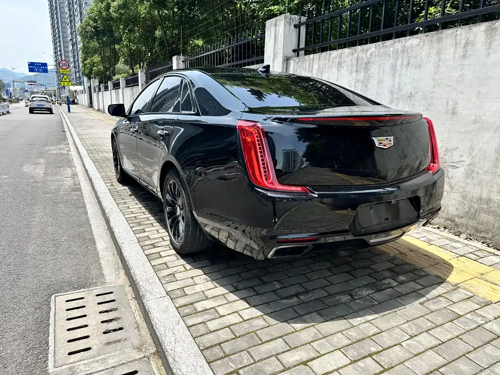 Cadillac XTS — фото 9