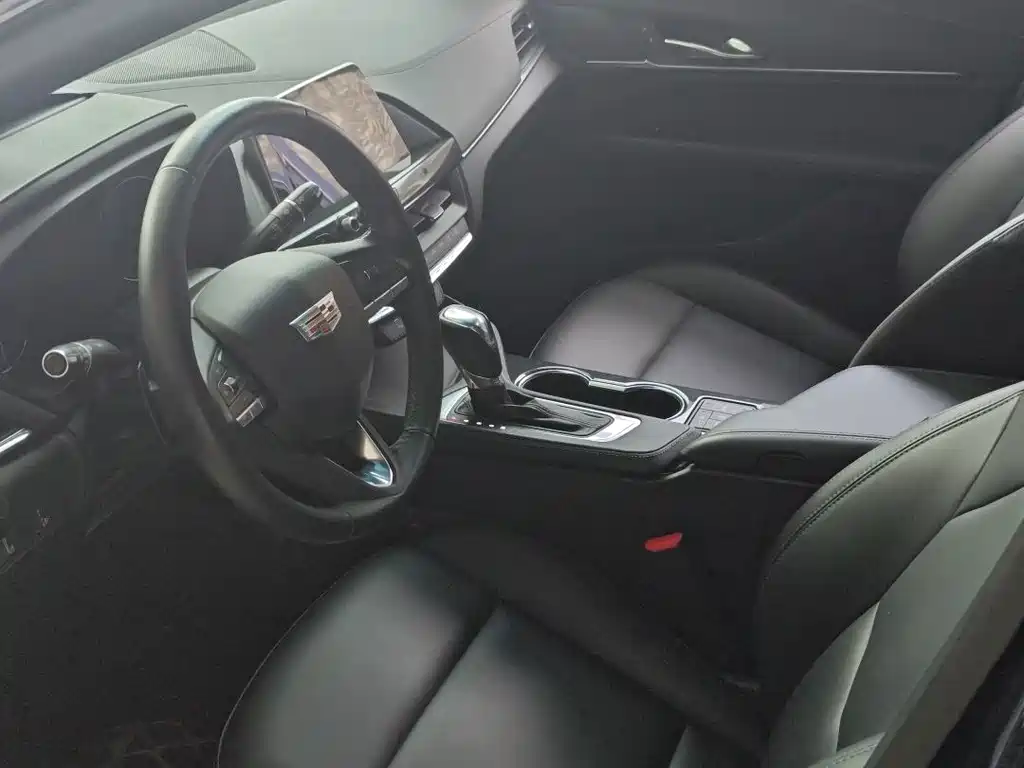 Cadillac CT4 — фото 8