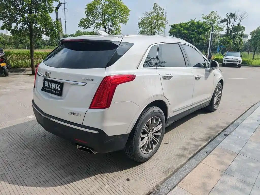 Cadillac XT5 — фото 7