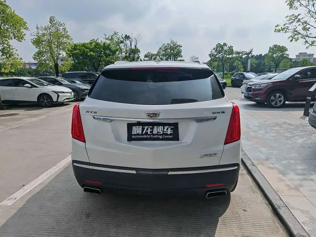 Cadillac XT5 — фото 8
