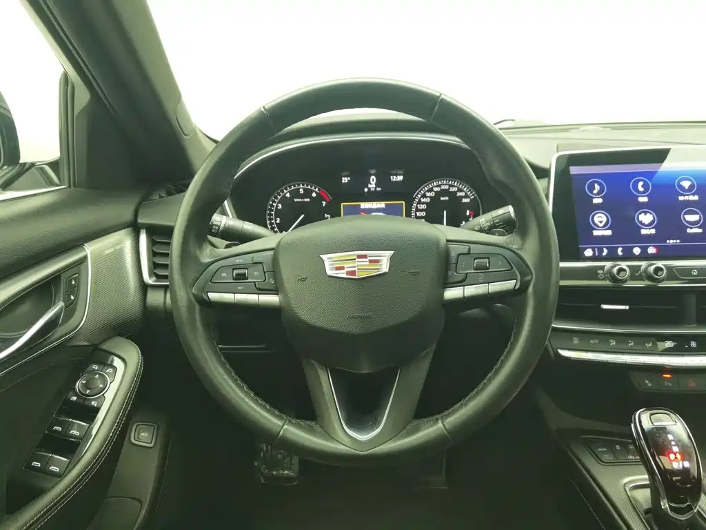 Cadillac CT5 — фото 11